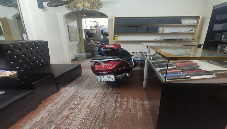Cho thuê nhà trong ngõ oto nguyễn chí thanh, 40m2, 3,5 tầng, Giá14tr/tháng LH ngay 0377526803